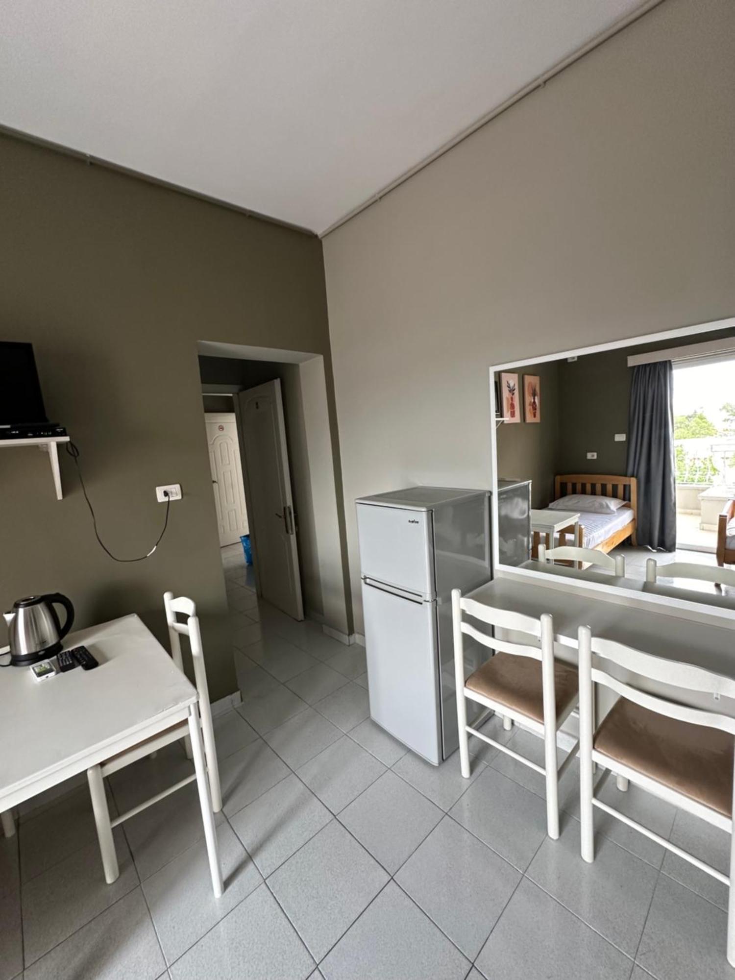 Olivias Apartments City Center Sarandë Exterior foto